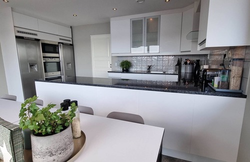 Søndre Fyllingen Villa | Beautiful villa with sea view, Jacuzzi and only 10 min from Bergen center