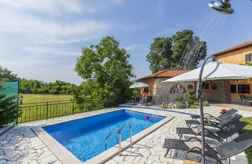Karojba House | Beautiful villa with swimming pool, grill, free WiFi, washing machine