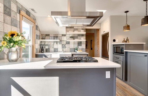 Sellwood-Moreland Apartment | Beautiful Vintage 2 Bdrm Sellwood Apt Near Dining, Shopping & River Recreation