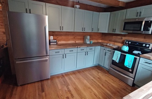 Pearisburg Cabin | Beautiful water front cabin in charming Pearisburg with all amenities.