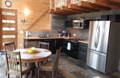 Regional District of Fraser-Fort George House | Beautiful Waterfront Cottage in Northern BC