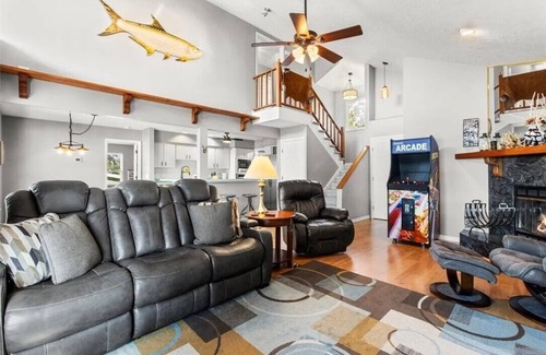 Old Homosassa House | Beautiful Waterfront 3 Story Home W/Dock In Old Homosassa, Florida