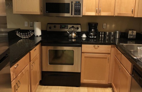 Old Town Chinatown Condo | Beautiful Waterfront Pearl, Full Condo, AC, Parking, 20% construction discount