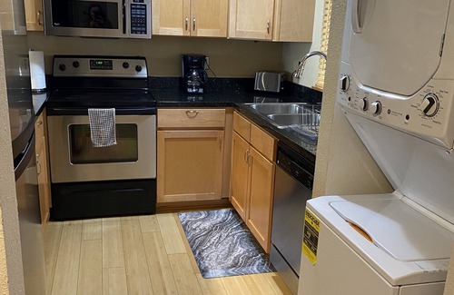 Old Town Chinatown Condo | Beautiful Waterfront Pearl, Full Condo, AC, Parking, 20% construction discount