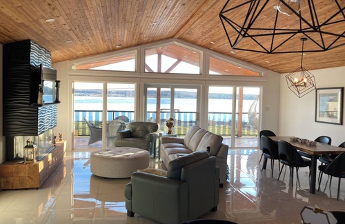 Sainte-Anne-de-Kent House | Beautiful Waterfront Retreat