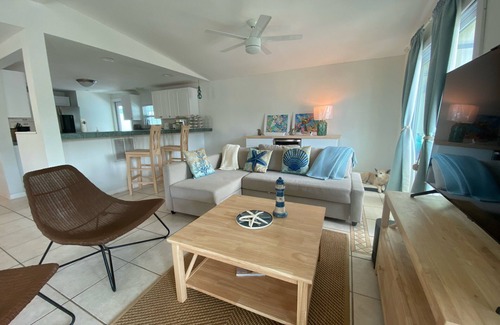 Twin Lakes House | Beautiful waterfront home on the bay, a piece of heaven!