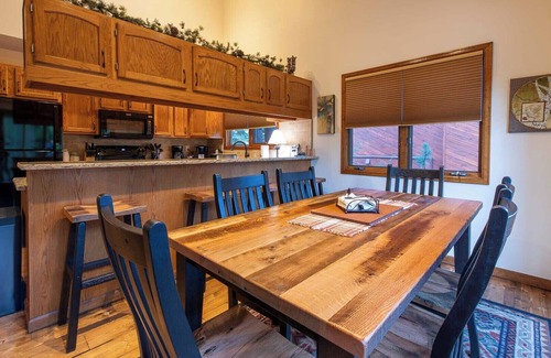 Aspen Brook House | Beautiful, Well-Equipped Home on River, Hot Tub, Close to Rocky Mtn. N P & YMCA