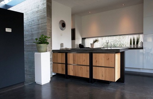 Den Hout House | Beautiful wellness villa in nature on the Bergvliet estate with unique architecture, with a golf course in front of the door