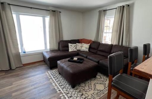 Townsend House | Beautiful Year Round Family Lake Home (sleeps 16+)