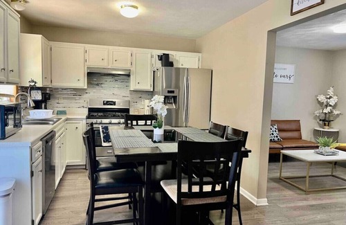Belvidere House | Beautiful10-Person Home Game Room Pet Friendly
