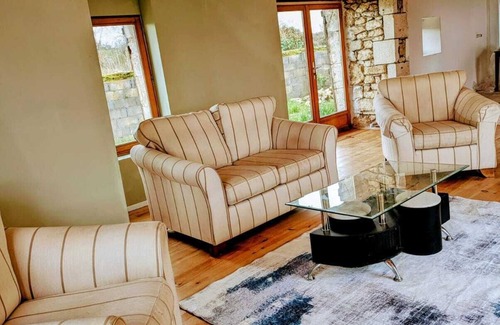 Sigoules House | Beautifully restored 3 bedroom stone farmhouse near Bergerac sleeps 7