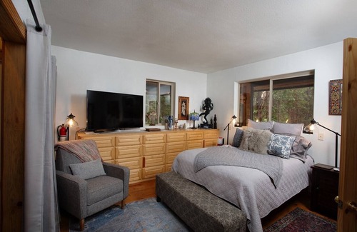 Georgetown Cabin | Beautifully appointed cabin on 150 private acres! Pet-friendly!