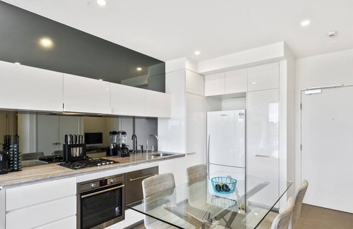 Zetland Apartment | Beautifully appointed lifestyle abode - central to beach, airport and CBD