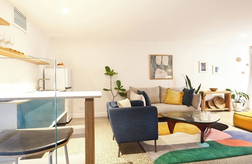 Bulli Apartment | Beautifully appointed Bulli studio nestled between coast and escarpment