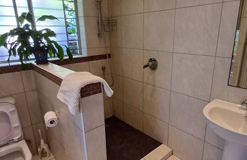 Glencairn Condo | Beautifully appointed apartment with sea views south of Cape Town in Glencairn