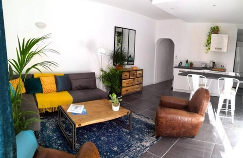 Old Town Apartment | Beautifully Bright Apartment in Old Town Saint-Tropez