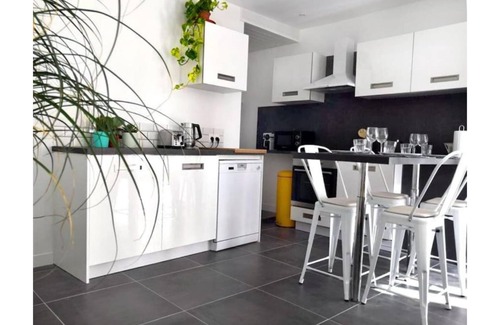 Old Town Apartment | Beautifully Bright Apartment in Old Town Saint-Tropez
