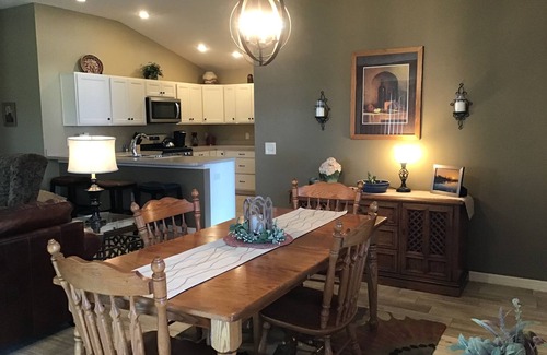 Wildwood House | BEAUTIFULLY Decorated 2/2 Villa w/GAS GOLF CART & GAS BBQ