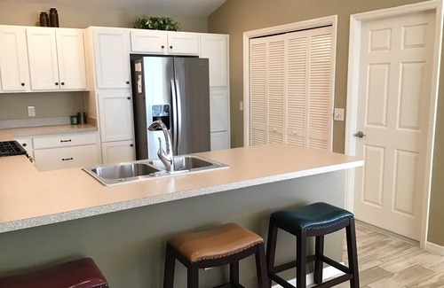 Wildwood House | BEAUTIFULLY Decorated 2/2 Villa w/GAS GOLF CART & GAS BBQ