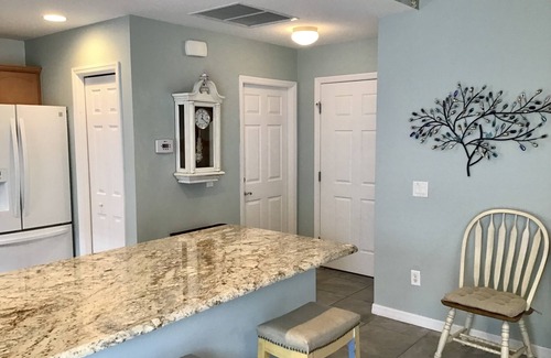 Hadley House | BEAUTIFULLY Decorated Dog Friendly Villa w/GAS GOLF CART!