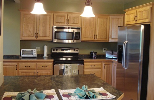 Riverside House | Beautifully Decorated Home near Spirit Mt., Hiking Trails and the Munger Trail