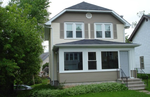 Riverside House | Beautifully Decorated Home near Spirit Mt., Hiking Trails and the Munger Trail