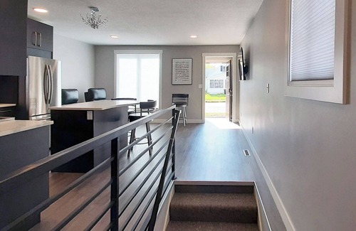 Rochester House | Beautifully Designed Space. 1 Mile to Mayo Clinic.