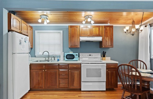 New Smyrna Beach House | Beautifully equipped and furnished cottage in the heart of downtown, historic New Smyrna Beach.