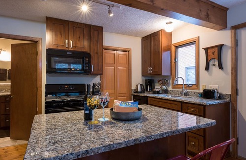 Aspen Brook Cabin | Beautifully Furnished, Clean and Cozy Cabin Next to Rocky and Near YMCA