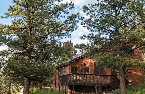 Aspen Brook Cabin | Beautifully Furnished, Clean and Cozy Cabin Next to Rocky and Near YMCA