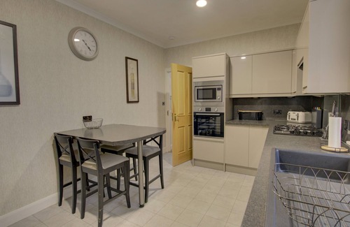 Wick House | Beautifully furnished 6-bedroom town house on the North Coast 500 route