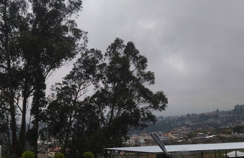Quito House | Beautifully house full furniture,3 bedrooms,family sized condo