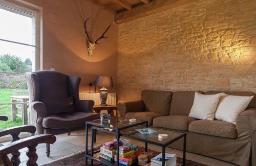 Auriac House | Beautifully located country house with heated pool