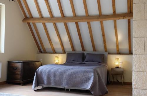 Auriac House | Beautifully located country house with heated pool