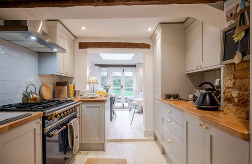 Moreton-in-Marsh Cottage | Beautifully presented holiday cottage - Stonecrop Cottage