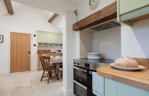 Witney Cottage | Beautifully presented dog friendly holiday cottage - Holly Tree Cottage