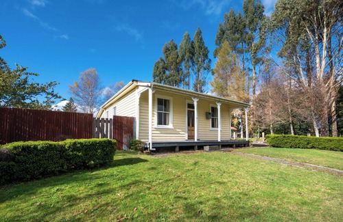 National Park Village House | Beautifully Refurbished Historic Railway Cottage