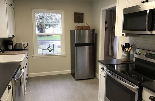 McMinnville Cottage | Beautifully Remodeled Wine Country Cottage