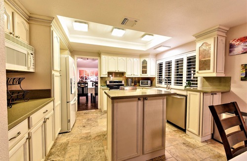 Canyon Gate House | Beautifully Remodeled Luxurious 4 Bed 4 Bath Oasis, Pool, Spa Putting Green