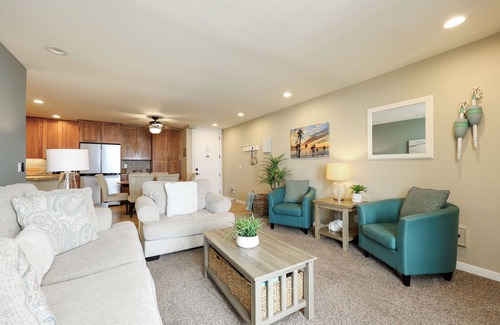 Townsite Condo | Beautifully remodeled two bedroom with panoramic ocean views!