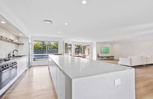 Burleigh Waters Apartment | Beautifully renovated four-bedroom, two-bathroom home in Burleigh Heads!