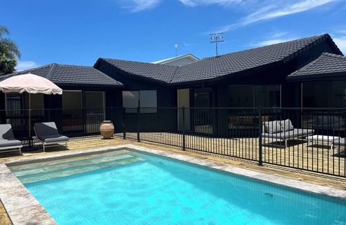 Burleigh Waters Apartment | Beautifully renovated four-bedroom, two-bathroom home in Burleigh Heads!