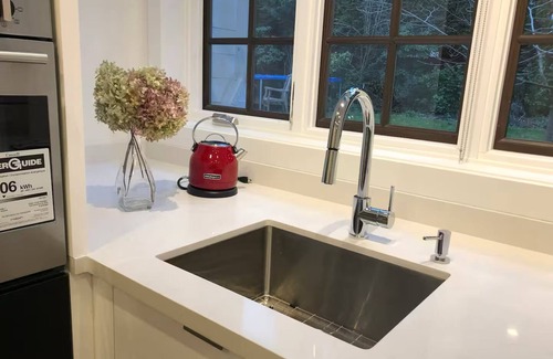 Shaughnessy Condo | Beautifully renovated Barnhouse Suite with patio