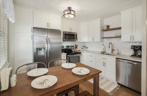 North End Condo | Beautifully Renovated Beach-Block Condo! Steps away from Boardwalk & BEACH!
