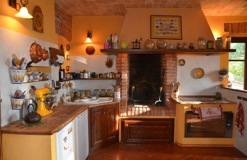 Montabone House | Beautifully renovated farmhouse with large pool - home cinema - pizza oven