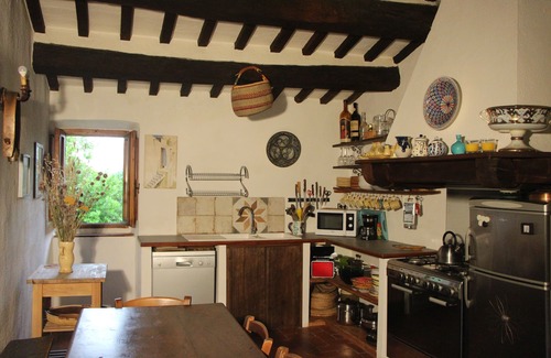 Cortona House | Beautifully restored 16th C farmhouse w/exclusive pool, woodlands, olive groves