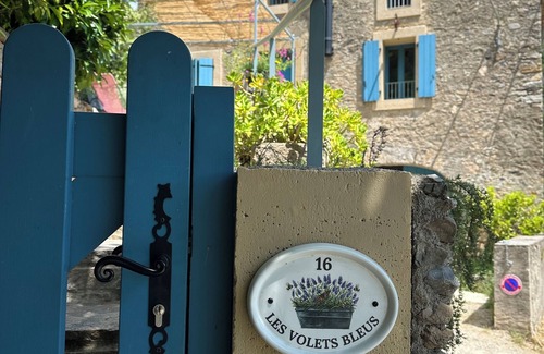 Roquebrun House | Beautifully restored wine grower’s house with pool in stunning riverside village
