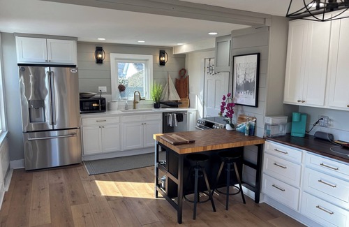 Mystic - New London House | Beautifully Restored 1890’s House in beautiful downtown Mystic. 2 bed & 2 baths.