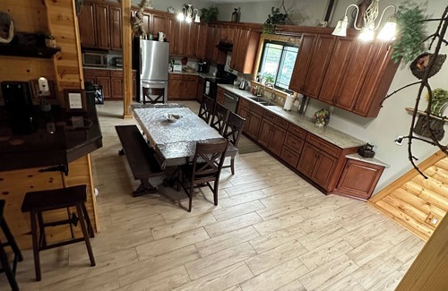Adams House | Beautifully secluded getaway perfect for all seasons!
