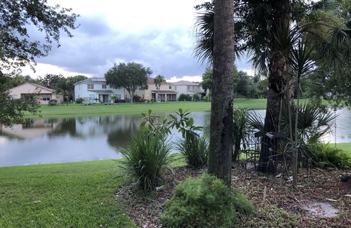 Royal Palm Beach House | BEAUTIFULLY UPDATED TOWNHOUSE NEAR OCEAN WITH COMMUNITY POOL